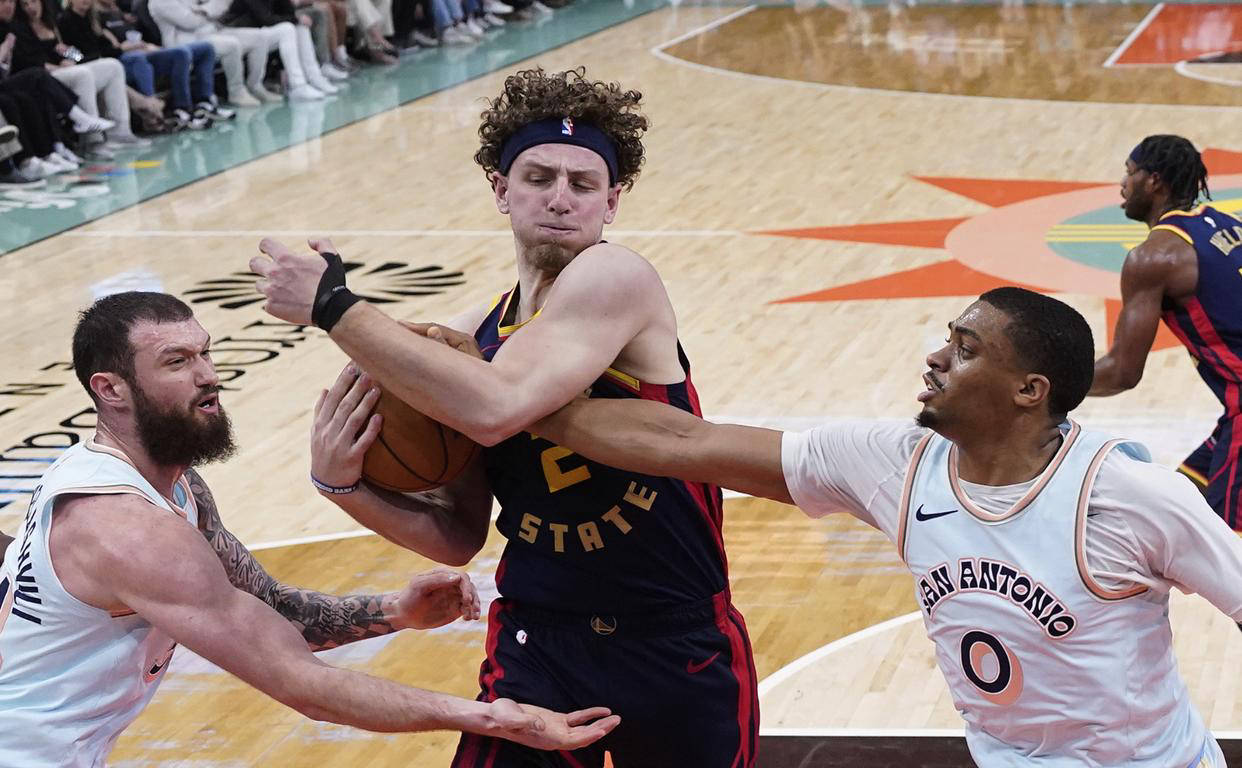 勇士大胜马刺，子弹连续获胜