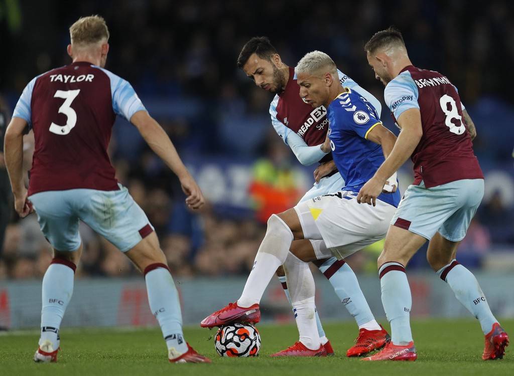 关于诺里奇客场逼平赫尔城，保持不败战绩的信息