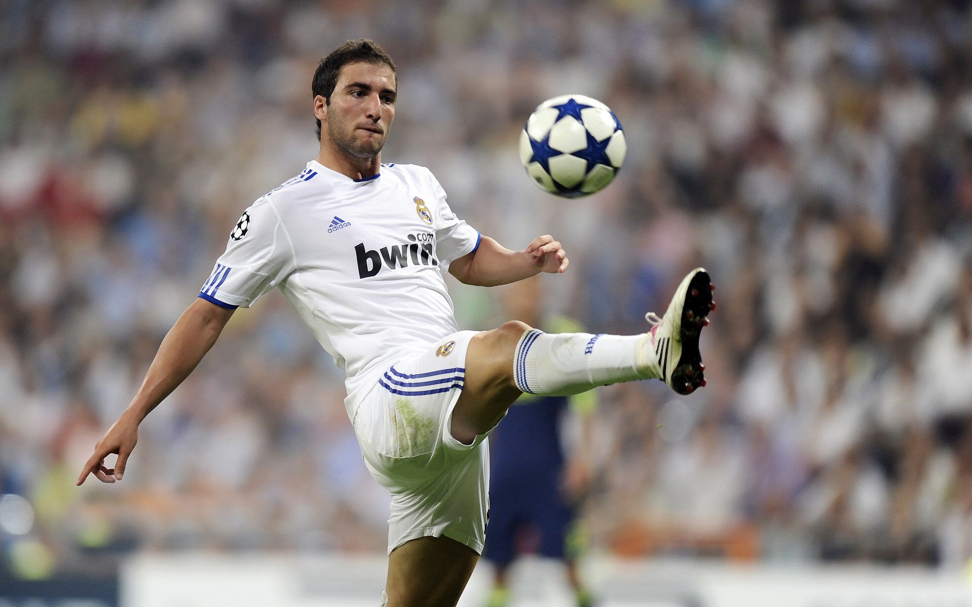 绿军铁蹄踏破克利夫兰,拉文狂暴火力难挽狂澜